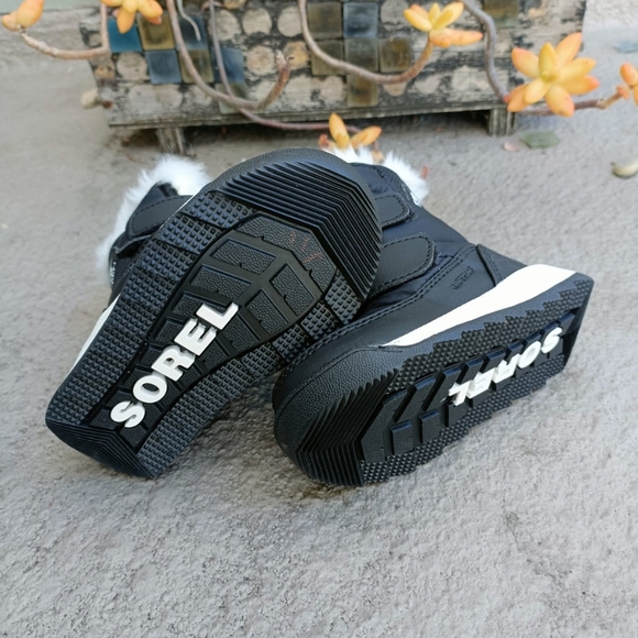 Sorrel Winter Boots - Picture 3 of 3